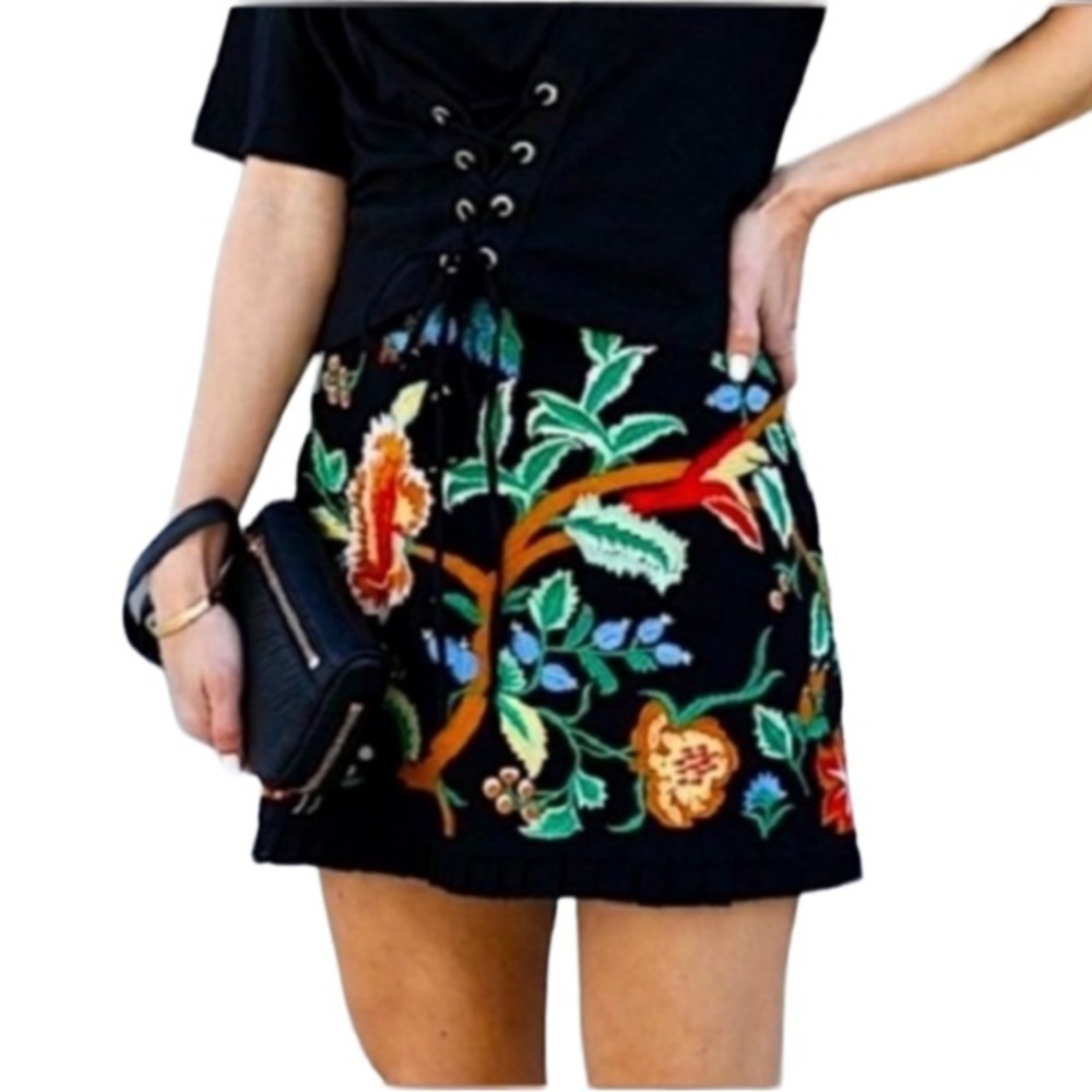 ZARA Woman Embroidered Pleated Hem Mini Skirt Size XS NWT - Picture 1 of 13